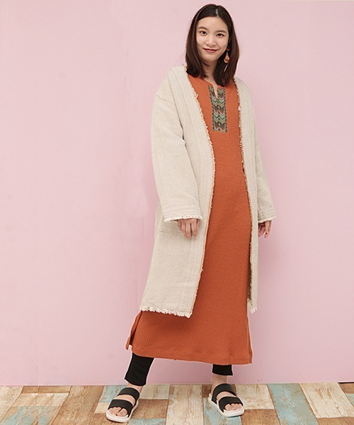 チチカカ（チチカカ）の「着流しガウン（ノーカラージャケット・レディース・ベージュ/インディゴブルー・FREE）」の5枚目の写真