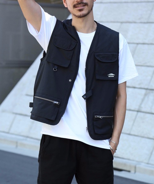 OUTDOOR PRODUCTS APPAREL(アウトドアプロダクツアパレル)の「4つのポケットを配置した多機能ボックスシルエット! ユニセックス対応 フィッシングベスト(ベスト・メンズ・ブラック/チャコールグレー・LARGE/X-LARGE/MEDIUM/SMALL)」の7枚目の写真