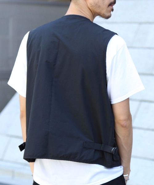 OUTDOOR PRODUCTS APPAREL(アウトドアプロダクツアパレル)の「4つのポケットを配置した多機能ボックスシルエット! ユニセックス対応 フィッシングベスト(ベスト・メンズ・ブラック/チャコールグレー・LARGE/X-LARGE/MEDIUM/SMALL)」の5枚目の写真