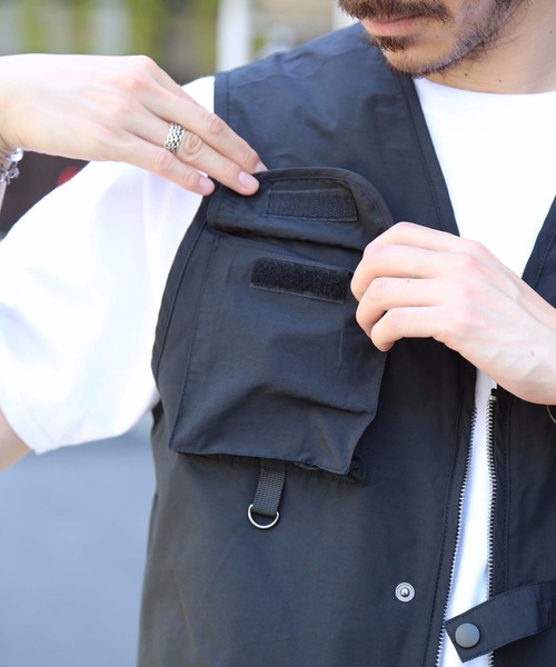OUTDOOR PRODUCTS APPAREL(アウトドアプロダクツアパレル)の「4つのポケットを配置した多機能ボックスシルエット! ユニセックス対応 フィッシングベスト(ベスト・メンズ・ブラック/チャコールグレー・LARGE/X-LARGE/MEDIUM/SMALL)」の12枚目の写真