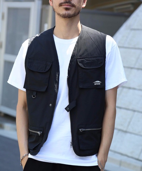 OUTDOOR PRODUCTS APPAREL(アウトドアプロダクツアパレル)の「4つのポケットを配置した多機能ボックスシルエット! ユニセックス対応 フィッシングベスト(ベスト・メンズ・ブラック/チャコールグレー・LARGE/X-LARGE/MEDIUM/SMALL)」の8枚目の写真