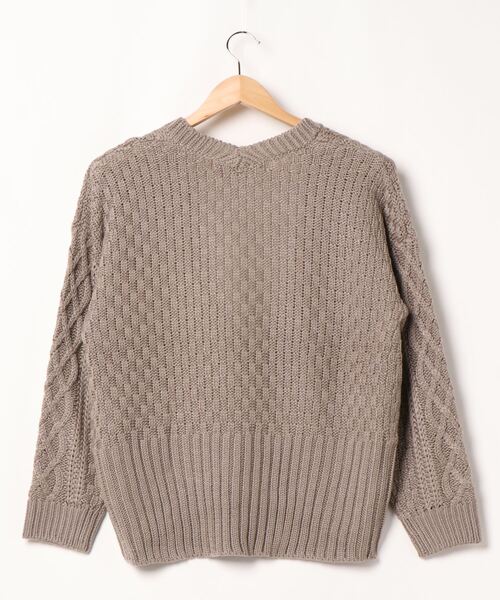 KOBE LETTUCE（コウベレタス）の「インドネシア深Vネックケーブルニットトップス（ニット/セーター・レディース・ネイビー/アイボリー/モカ/チャコール・FREE）」の5枚目の写真