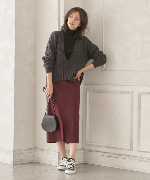 KOBE LETTUCE（コウベレタス）の「インドネシア深Vネックケーブルニットトップス（ニット/セーター・レディース・ネイビー/アイボリー/モカ/チャコール・FREE）」の11枚目の写真