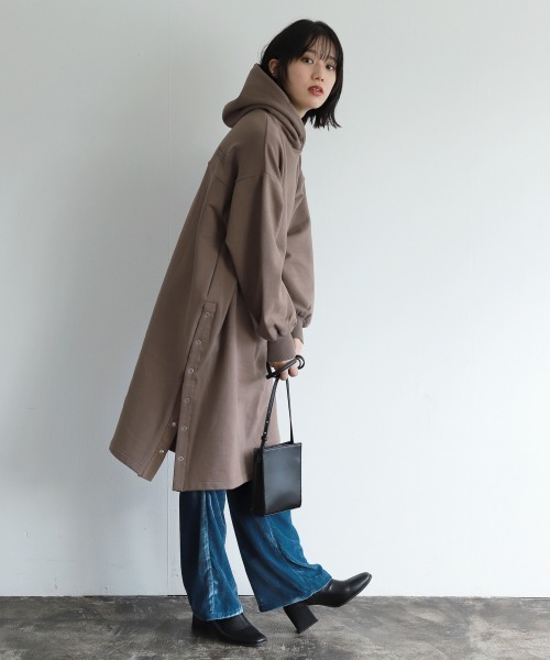 PAGEBOY（ページボーイ）の「スナップスリットパーカーワンピース（ワンピース・レディース・ブラック/モカ・FREE）」の6枚目の写真