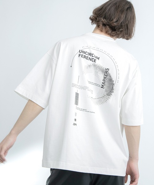 EMMA CLOTHES(エマクローズ)の「シルケットライク天竺 オーバーサイズ S/S メッセージプリント カットソー EMMA CLOTHES COLLECTION - INVERSION(反転) × HIDE AND SEEK(かくれんぼ) -(Tシャツ/カットソー・メンズ・ホワイト系その他/ブラック系その他/ベージュ系その他/グリーン系その他/ブルー系その他/パープル系その他/ホワイト系その他2/ホワイト系その他3/ホワイト系その他4/ブラック系その他2/ブラック系その他3/ブラック系その他4/ベージュ系その他2/グリーン系その他2/ブルー系その他2/パープル系その他2・M/L)」の3枚目の写真