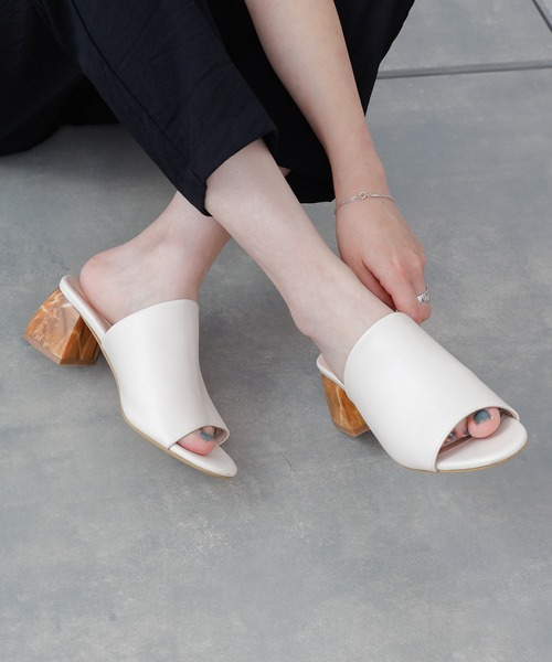 COLONY 2139(コロニートゥーワンスリーナイン)の「ストーンヒールミュール(サンダル・レディース・ブラック/アイボリー/グリーン系その他・22.5cm/23.5cm/24.5cm)」の2枚目の写真