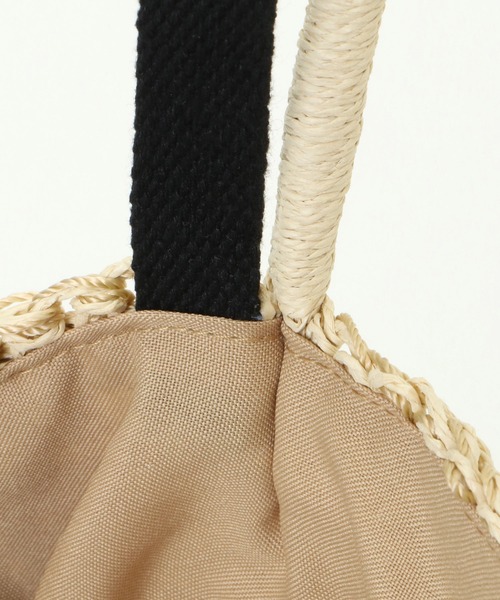 ikka（イッカ）の「細編みスクエア2WAYトート（ショルダーバッグ・レディース・グレー/ブラック/キャメル/オフホワイト・FREE）」の5枚目の写真