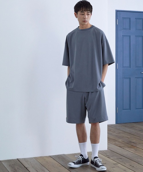 Loungewear tokyo(ラウンジウェアトウキョウ)の「【セットアップ】カットジョーゼットリラックスストレッチ ワイドモックネック半袖Tシャツ&1タックショートパンツ ワンマイルウェア(ルームウェア/パジャマ・メンズ・ブラック/ベージュ/ネイビー/グレー系その他/ブルー系その他/ホワイト・M/L/XL/S)」の6枚目の写真