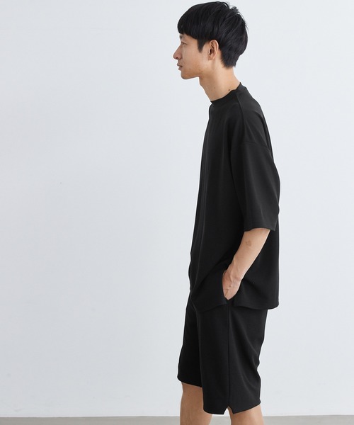 Loungewear tokyo(ラウンジウェアトウキョウ)の「【セットアップ】カットジョーゼットリラックスストレッチ ワイドモックネック半袖Tシャツ&1タックショートパンツ ワンマイルウェア(ルームウェア/パジャマ・メンズ・ブラック/ベージュ/ネイビー/グレー系その他/ブルー系その他/ホワイト・M/L/XL/S)」の7枚目の写真