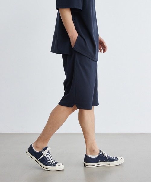 Loungewear tokyo(ラウンジウェアトウキョウ)の「【セットアップ】カットジョーゼットリラックスストレッチ ワイドモックネック半袖Tシャツ&1タックショートパンツ ワンマイルウェア(ルームウェア/パジャマ・メンズ・ブラック/ベージュ/ネイビー/グレー系その他/ブルー系その他/ホワイト・M/L/XL/S)」の21枚目の写真