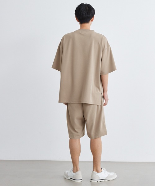 Loungewear tokyo(ラウンジウェアトウキョウ)の「【セットアップ】カットジョーゼットリラックスストレッチ ワイドモックネック半袖Tシャツ&1タックショートパンツ ワンマイルウェア(ルームウェア/パジャマ・メンズ・ブラック/ベージュ/ネイビー/グレー系その他/ブルー系その他/ホワイト・M/L/XL/S)」の11枚目の写真