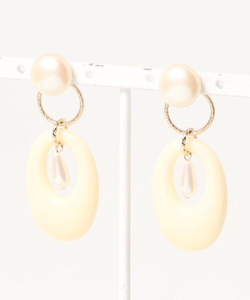 tone(トーン)の「【tschuss(チュース)】パールとアクリル 2WAYゴールドピアス(チタン)(ピアス(両耳用)・レディース・オフホワイト/カーキ・FREE)」の1枚目の写真