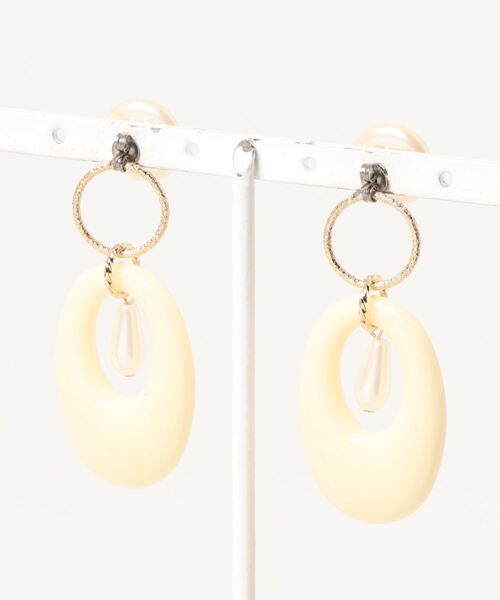 tone(トーン)の「【tschuss(チュース)】パールとアクリル 2WAYゴールドピアス(チタン)(ピアス(両耳用)・レディース・オフホワイト/カーキ・FREE)」の3枚目の写真