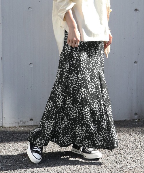 JOURNAL STANDARD relume(ジャーナルスタンダード レリューム)の「リバーシブルマーメイドイージースカート◆(スカート・レディース・ブラック/グリーン・FREE)」の2枚目の写真