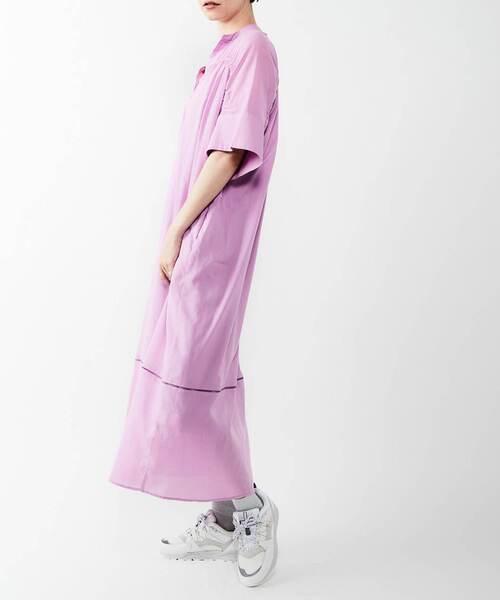 alcali（アルカリ）の「肩シャーリングワンピース（ワンピース・レディース・オレンジ/ネイビー/マジェンタ/オフホワイト・FREE）」の4枚目の写真