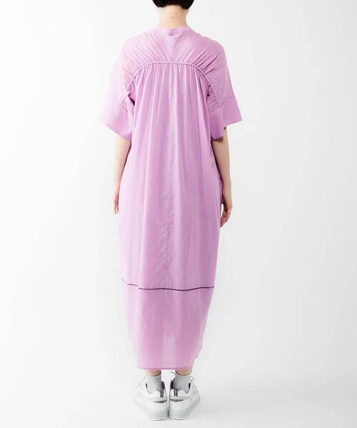 alcali（アルカリ）の「肩シャーリングワンピース（ワンピース・レディース・オレンジ/ネイビー/マジェンタ/オフホワイト・FREE）」の8枚目の写真