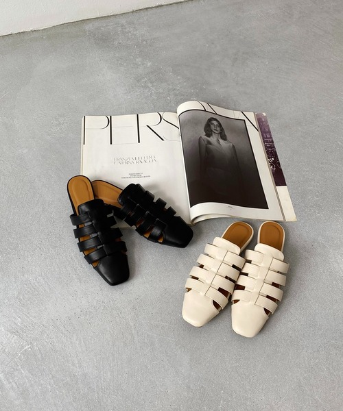 CAPRICIEUX LE'MAGE（カプリシューレマージュ）の「グルカ風ミュール（サンダル・レディース・ブラック/アイボリー・M/L）」の2枚目の写真