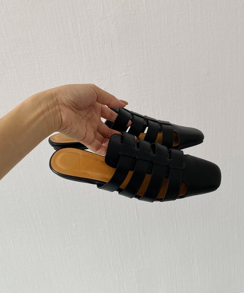 CAPRICIEUX LE'MAGE（カプリシューレマージュ）の「グルカ風ミュール（サンダル・レディース・ブラック/アイボリー・M/L）」の3枚目の写真