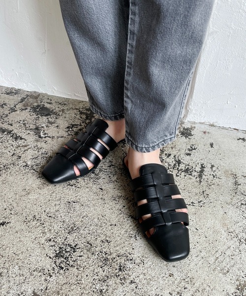 CAPRICIEUX LE'MAGE（カプリシューレマージュ）の「グルカ風ミュール（サンダル・レディース・ブラック/アイボリー・M/L）」の13枚目の写真