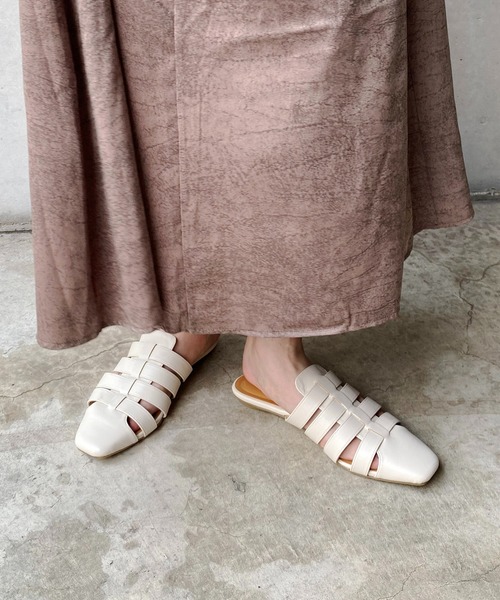 CAPRICIEUX LE'MAGE（カプリシューレマージュ）の「グルカ風ミュール（サンダル・レディース・ブラック/アイボリー・M/L）」の9枚目の写真