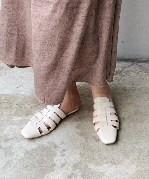 CAPRICIEUX LE'MAGE（カプリシューレマージュ）の「グルカ風ミュール（サンダル・レディース・ブラック/アイボリー・M/L）」の15枚目の写真