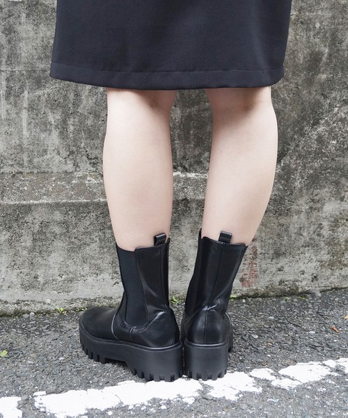 179/WG（イチナナキュウダブルジー）の「厚底サイドゴアブーツ（ブーツ・レディース・オフホワイト/ブラック・M/L）」の18枚目の写真