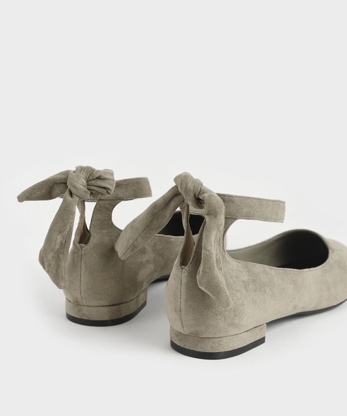 CHARLES & KEITH（チャールズ & キース）の「テクスチャードアンクルストラップ バレリーナフラット / Textured Ankle Strap Ballerina Flats（バレエシューズ・レディース・ブラック/オリーブ・22.5cm/23cm/23.5cm/24.5cm/25cm/25.5cm）」の15枚目の写真