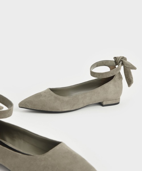 CHARLES & KEITH（チャールズ & キース）の「テクスチャードアンクルストラップ バレリーナフラット / Textured Ankle Strap Ballerina Flats（バレエシューズ・レディース・ブラック/オリーブ・22.5cm/23cm/23.5cm/24.5cm/25cm/25.5cm）」の11枚目の写真