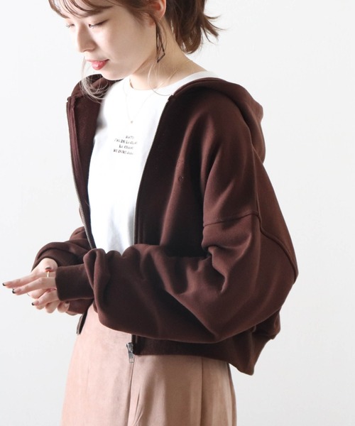 Cheek（チーク）の「刺繍ショートパーカー（パーカー・レディース・チャコールグレー/ブラウン/ベージュ・MEDIUM）」の3枚目の写真