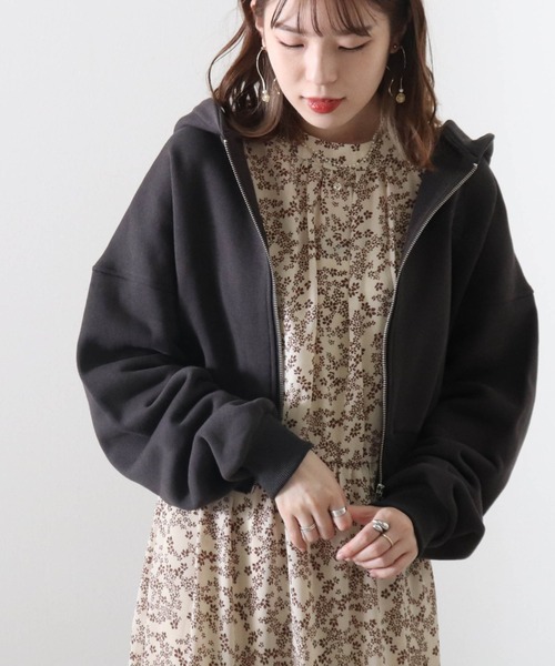 Cheek（チーク）の「刺繍ショートパーカー（パーカー・レディース・チャコールグレー/ブラウン/ベージュ・MEDIUM）」の9枚目の写真