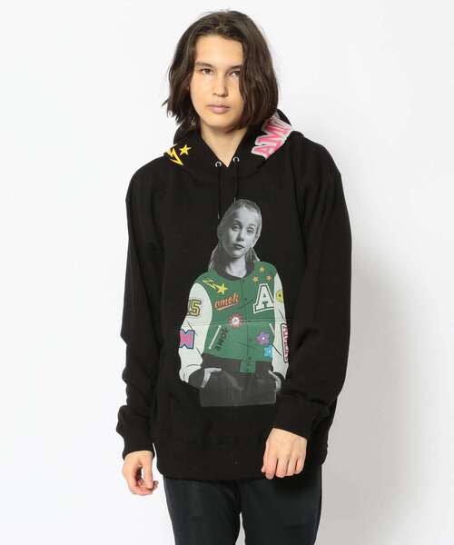 amok（アモク）の「【別注】amok /アモク/COLLEGE GIRL PK（パーカー・メンズ・ブラック/ブルー/ホワイト・MEDIUM/LARGE）」の4枚目の写真