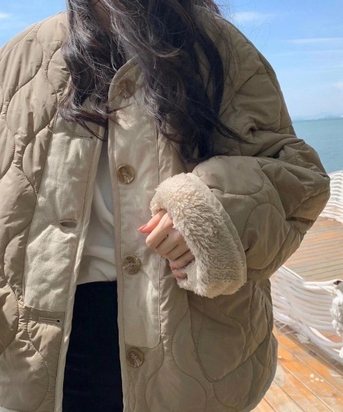 by muni:r（バイ ムニール）の「リバーシブルフリースキルティングダウン（テーラードジャケット・レディース・ベージュ/アイボリー/ダークグレー・FREE）」の20枚目の写真
