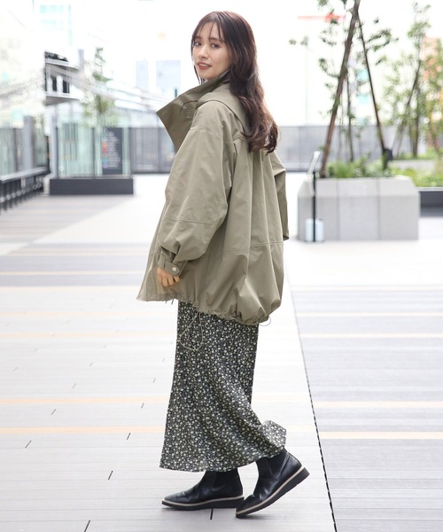 mysty woman（ミスティウーマン）の「ワンピース風のセットアップコーデも　ソフト花柄マーメイドスカート 266549（スカート・レディース・ブラック/イエロー/ライトベージュ・FREE）」の5枚目の写真