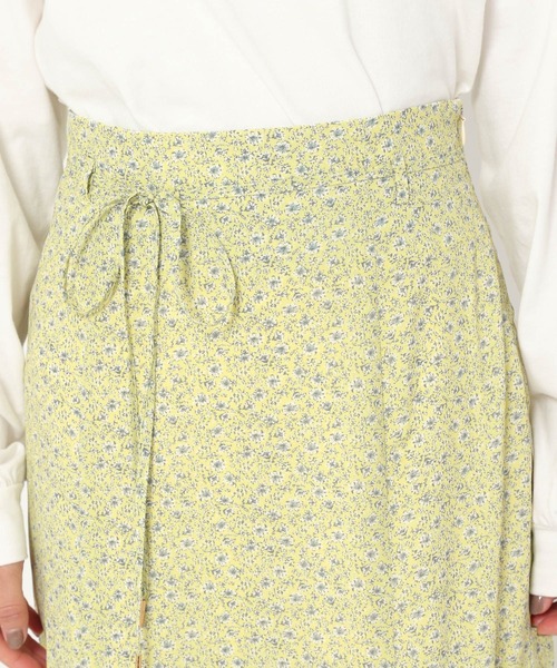 mysty woman（ミスティウーマン）の「ワンピース風のセットアップコーデも　ソフト花柄マーメイドスカート 266549（スカート・レディース・ブラック/イエロー/ライトベージュ・FREE）」の12枚目の写真