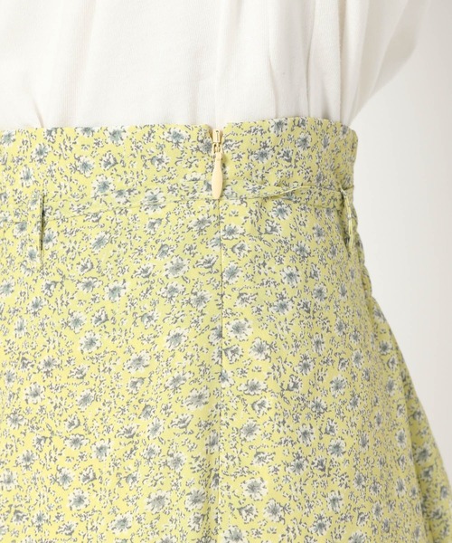 mysty woman（ミスティウーマン）の「ワンピース風のセットアップコーデも　ソフト花柄マーメイドスカート 266549（スカート・レディース・ブラック/イエロー/ライトベージュ・FREE）」の13枚目の写真