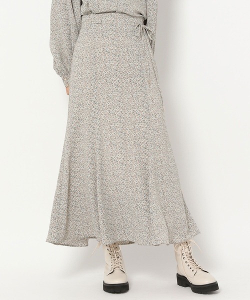 mysty woman（ミスティウーマン）の「ワンピース風のセットアップコーデも　ソフト花柄マーメイドスカート 266549（スカート・レディース・ブラック/イエロー/ライトベージュ・FREE）」の22枚目の写真