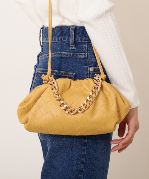 NATURAL BEAUTY BASIC(ナチュラルビューティーベーシック)の「メッシュエンボスチェーンクラッチ(クラッチバッグ・レディース・ホワイト/イエロー・フリ-)」の3枚目の写真