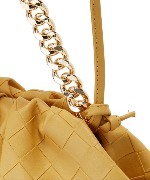 NATURAL BEAUTY BASIC(ナチュラルビューティーベーシック)の「メッシュエンボスチェーンクラッチ(クラッチバッグ・レディース・ホワイト/イエロー・フリ-)」の12枚目の写真