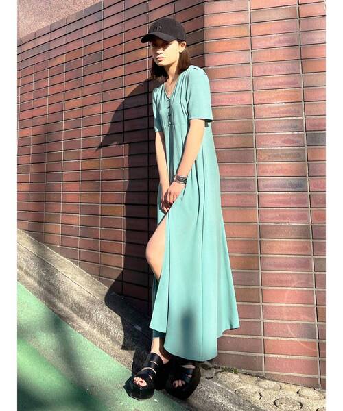 EMODA（エモダ）の「ドローウィングプラントワンピース（ワンピース・レディース・ブラック/ブルー/その他・FREE）」の6枚目の写真