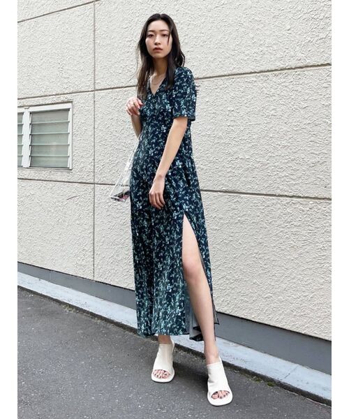 EMODA（エモダ）の「ドローウィングプラントワンピース（ワンピース・レディース・ブラック/ブルー/その他・FREE）」の12枚目の写真