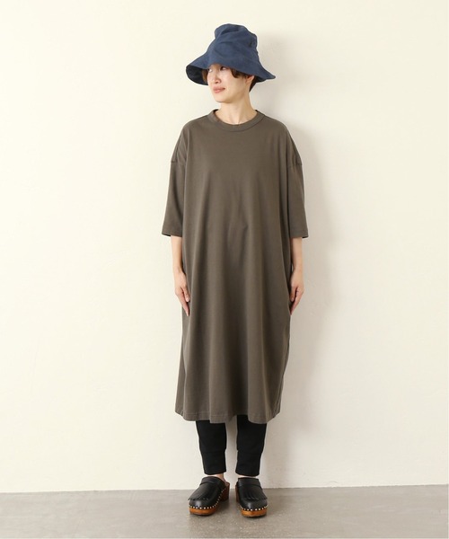 JOURNAL STANDARD LUXE(ジャーナルスタンダード ラックス)の「クラシックテンジク スタンダードクルーネックワンピース(ワンピース・レディース・チャコールグレー/カーキ・SMALL/MEDIUM)」の1枚目の写真