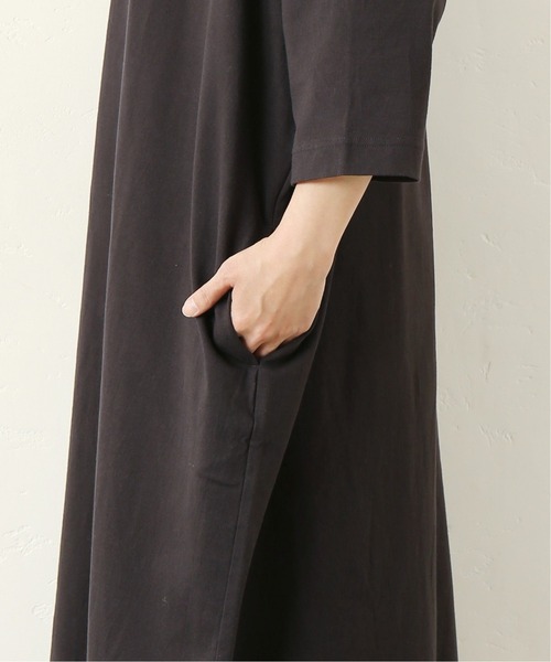 JOURNAL STANDARD LUXE(ジャーナルスタンダード ラックス)の「クラシックテンジク スタンダードクルーネックワンピース(ワンピース・レディース・チャコールグレー/カーキ・SMALL/MEDIUM)」の9枚目の写真