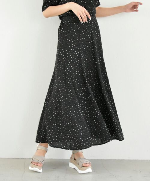 MAJESTIC LEGON（マジェスティックレゴン）の「レディパターンロングスカート（スカート・レディース・ベージュ系その他2/ホワイト系その他2/ブラック系その他/ホワイト系その他/ベージュ/ブラック・SMALL/MEDIUM）」の4枚目の写真