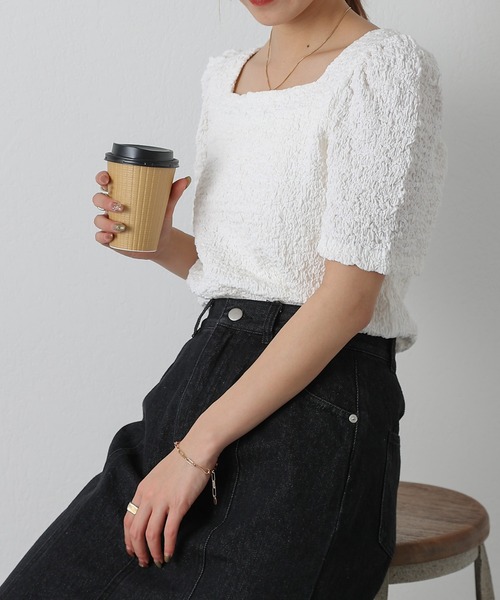 COLONY 2139(コロニートゥーワンスリーナイン)の「シャーリングスクエアネック半袖プルオーバー(Tシャツ/カットソー・レディース・ブラック/イエロー/オフホワイト・FREE)」の2枚目の写真