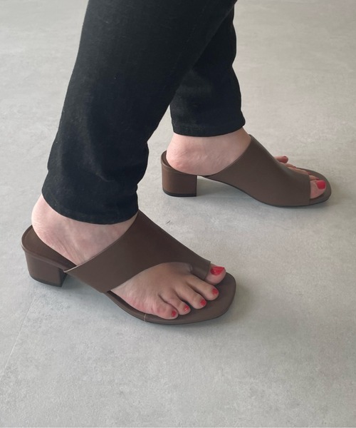 y/m by misato（イムバイミサト）の「トングカバーサンダル（サンダル・レディース・ブラウン/ブラック・LARGE/SMALL/MEDIUM）」の12枚目の写真