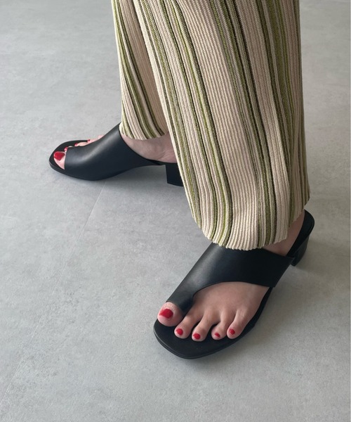 y/m by misato（イムバイミサト）の「トングカバーサンダル（サンダル・レディース・ブラウン/ブラック・LARGE/SMALL/MEDIUM）」の9枚目の写真