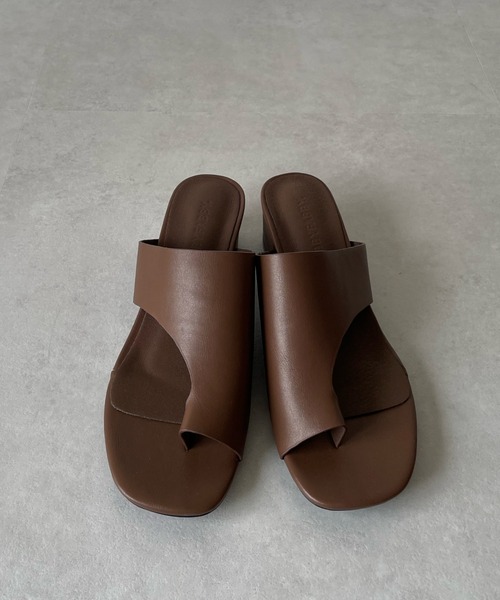 y/m by misato（イムバイミサト）の「トングカバーサンダル（サンダル・レディース・ブラウン/ブラック・LARGE/SMALL/MEDIUM）」の14枚目の写真