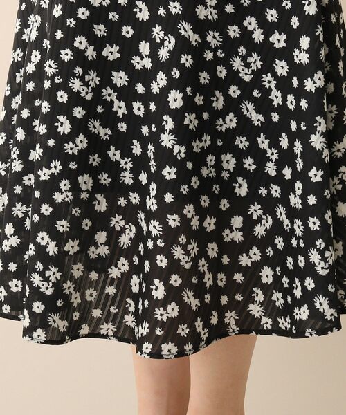 OPAQUE.CLIP（オペークドットクリップ）の「◆フラワーストライプワンピース（ワンピース・レディース・ブラック系/レンガ/グリーン系その他2・36/38）」の6枚目の写真