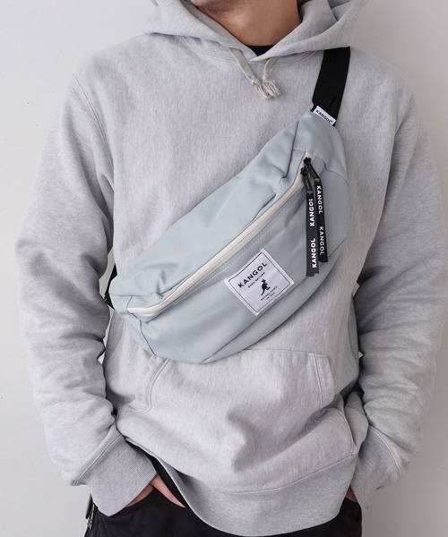 KANGOL（カンゴール）の「【KANGOL/カンゴール】 BIG タグ ウエストバッグ / ウエストポーチ（ボディバッグ/ウエストポーチ・メンズ・ブラック/ベージュ/グレー・FREE）」の2枚目の写真