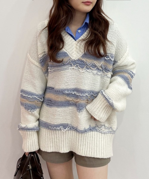 EPIMI E'PIMMY（エピミエピミー）の「〈ユニセックス〉Vネックダメージオーバーニット（ニット/セーター・レディース・オレンジ/オフホワイト/ネイビー/ブラック・MEDIUM）」の2枚目の写真